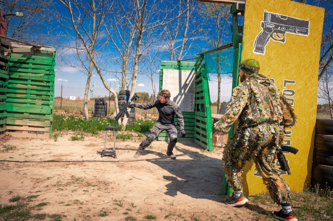 Gracze Lasertag Warsaw podczas wspólnej gry